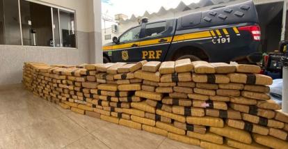 PRF apreende 224 kg de “supermaconha” escondida em carga de carvão vegetal no Araguaia