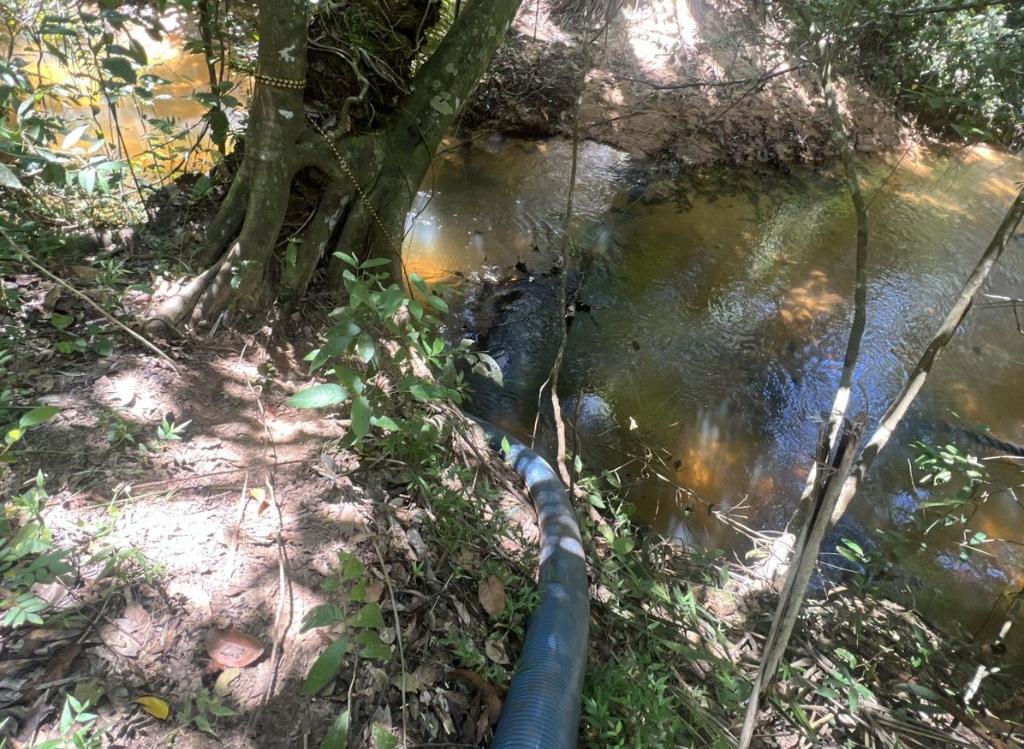 Polícia Civil investiga captação irregular de água em ribeirão na região da Água Fria