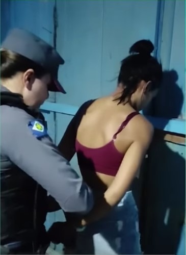 Mãe que fez sexo na frente dos filhos é solta em MT