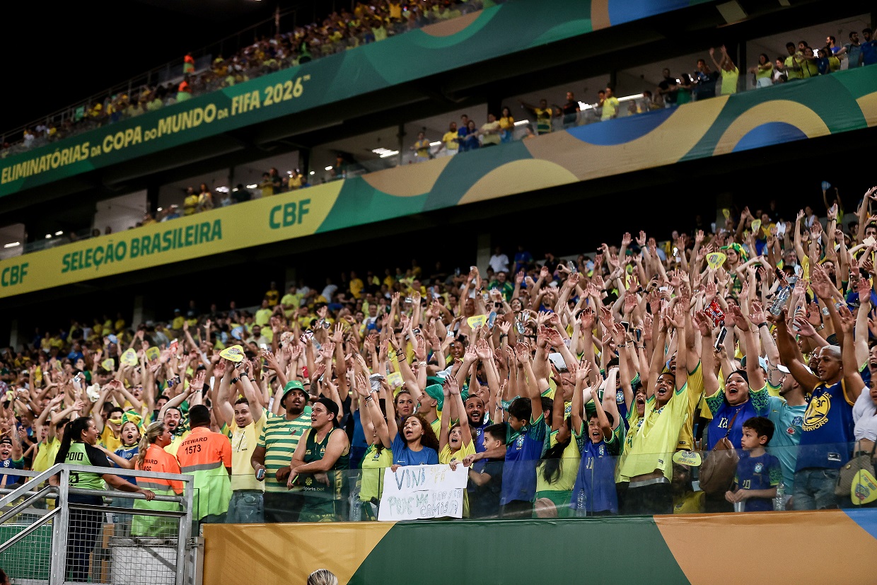 População acompanha jogo da seleção brasileira em Cuiabá
