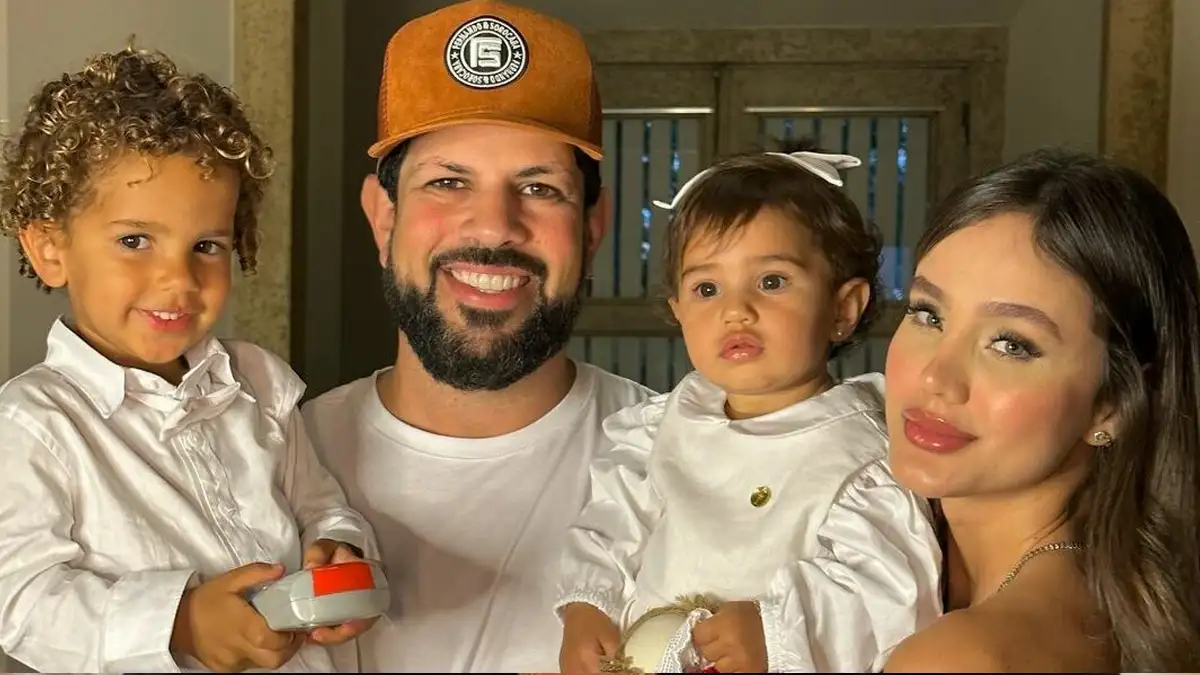 Grávida de gêmeos Biah Rodrigues surpreende e emociona Sorocaba