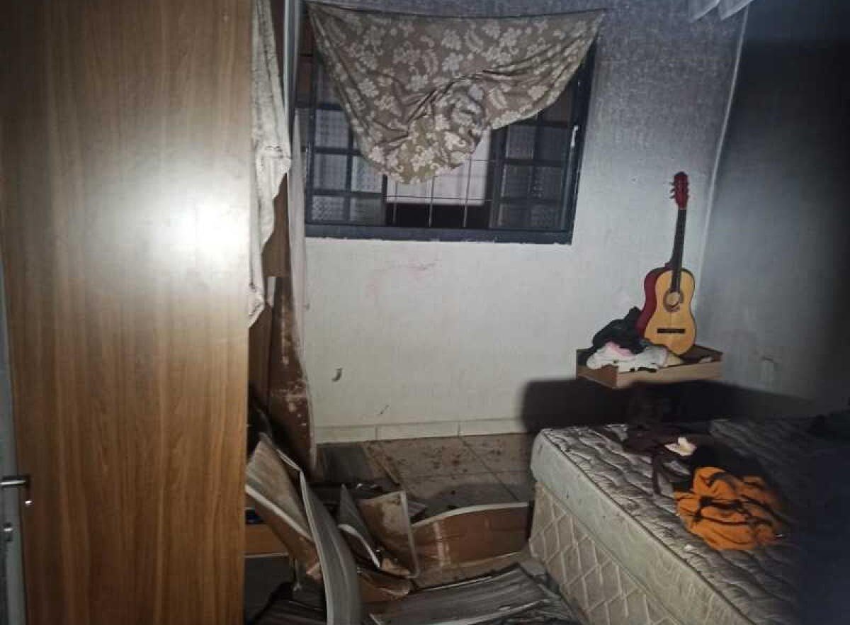 Jovem é esfaqueado 9 vezes por colega com quem dividia casa em MT