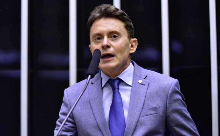 Fábio Teruel discursa na tribuna do Plenário