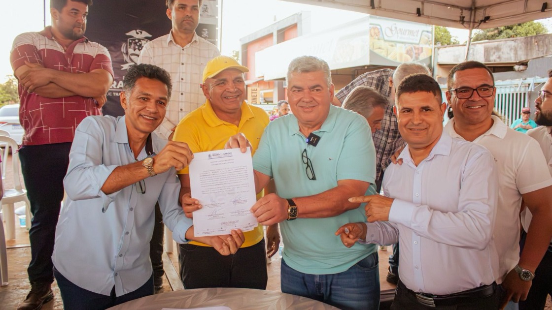 Prefeito Adilson assina ordem de serviço para asfaltar várias ruas do Nova Barra com investimentos de R$ 12 milhões