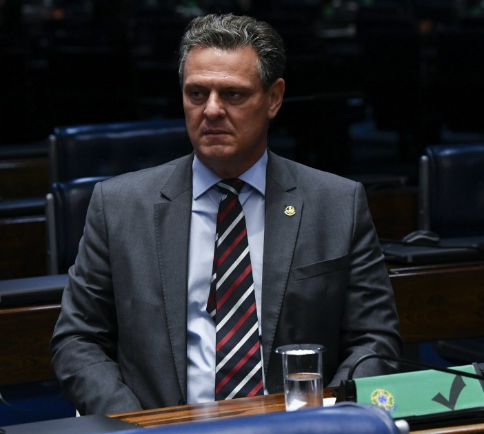 PF abre inquérito para investigar leilão no ministério de Fávaro