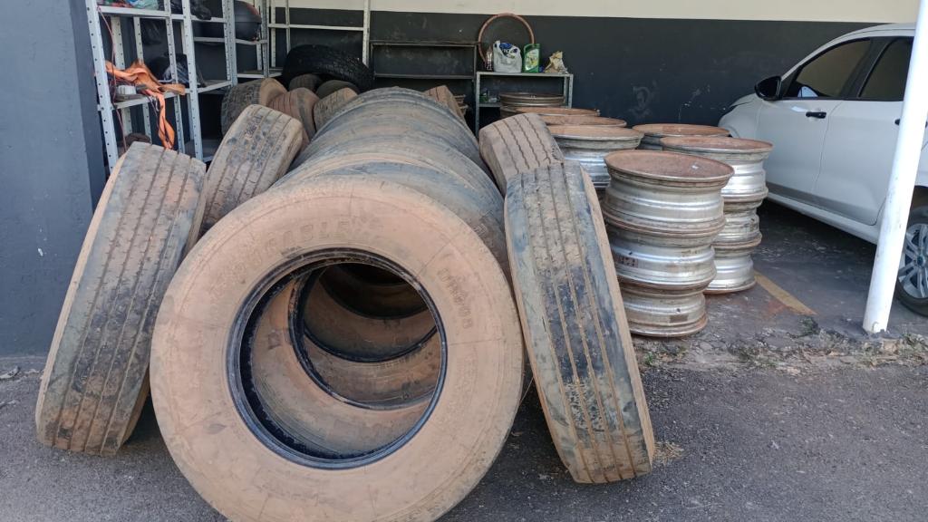 Polícia Civil recupera semirreboque roubado com 40 toneladas de milho de pipoca