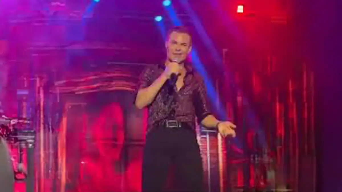 Eduardo Costa preocupa fãs ao aparecer muito magro e debilitado em show recente