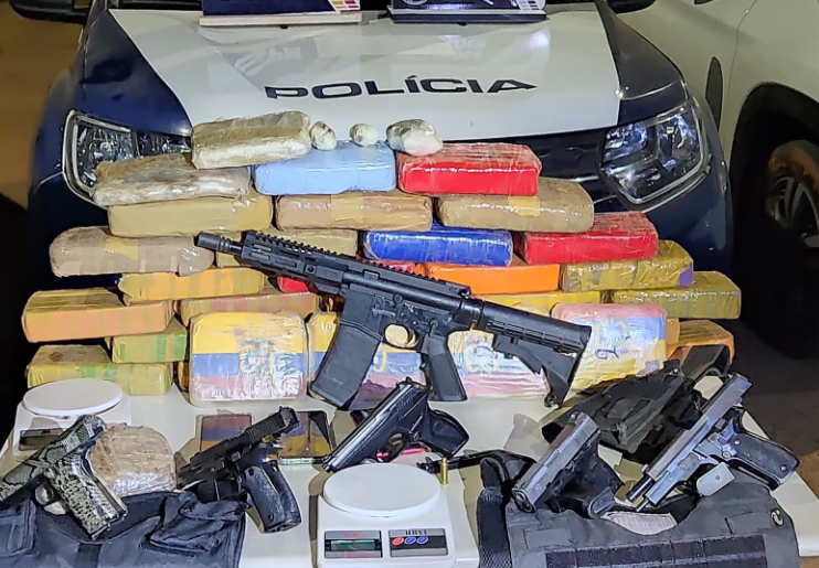 Polícia Militar de MT desarticula quadrilha e apreende fuzil, pistolas e 34 tabletes de drogas
