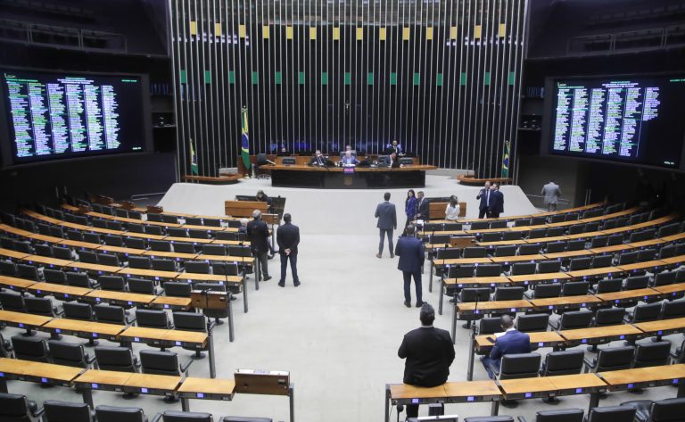 Discussão e votação de propostas legislativas.