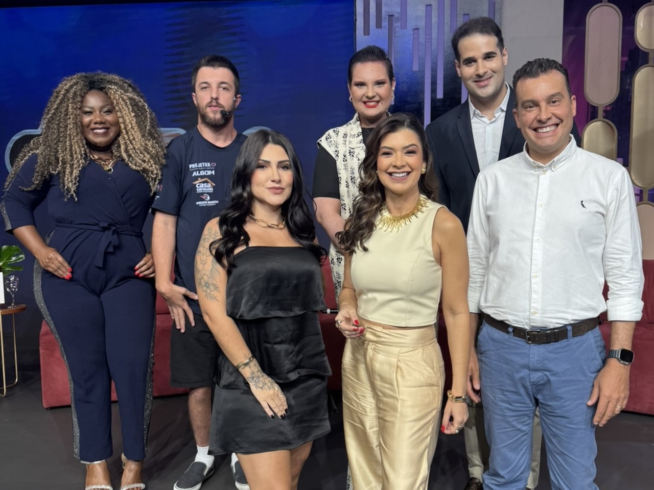 Amanda Françozo entrevista mulher que saiu do lixão para a riqueza