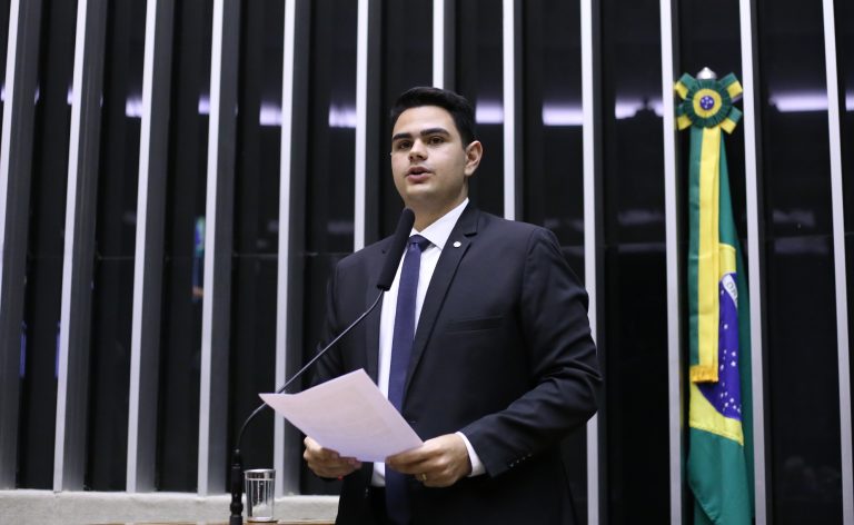 Discussão e votação de propostas legislativas. Dep. Icaro de Valmir (PL-SE)