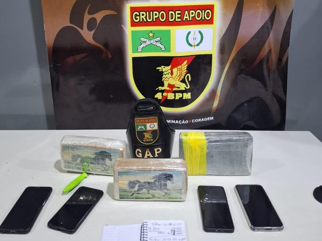 PM prende dois homens por tráfico de drogas e apreende tabletes de pasta base e cocaína -