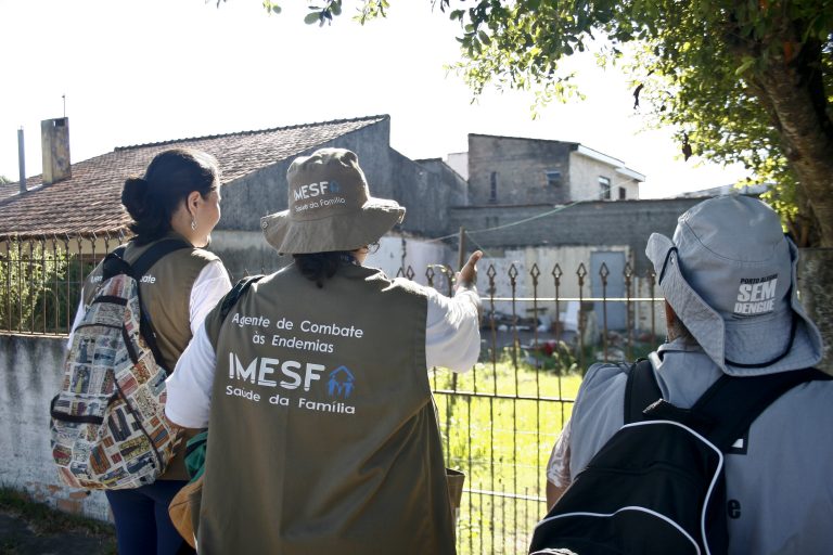 Agente de combate a endemias vistoria casa