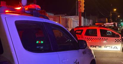 Homem é executado a tiros na porta de casa e suspeito foge
