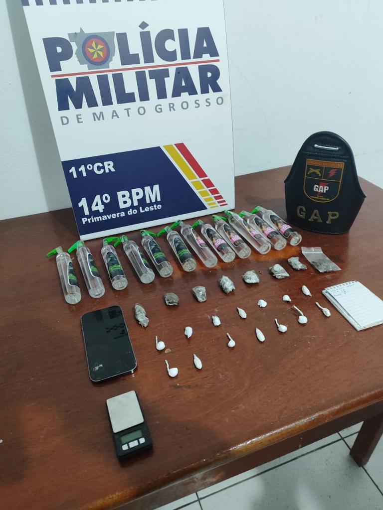 Homem é preso pela PM com porções de drogas e frascos de lança-perfume em Primavera do Leste -