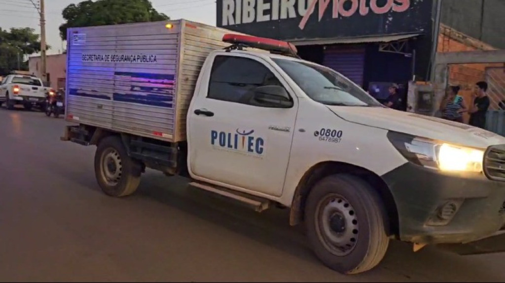 Adolescente de 14 anos é morto a tiros em oficina mecânica; suspeitos fugiram