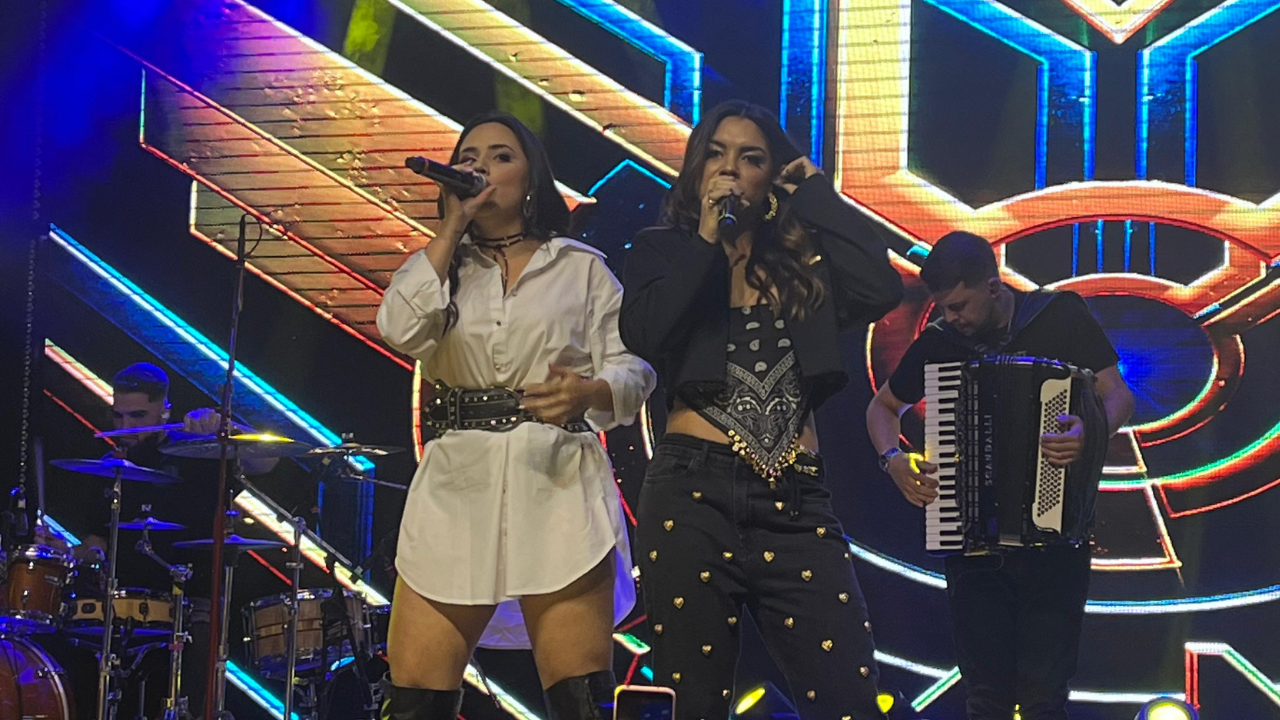 Day e Lara selecionam 700+ músicas para seu repertório