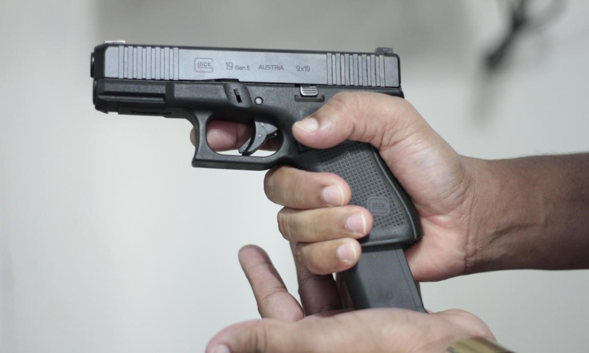 Dupla invade casa e mata jovem a tiros na frente da esposa em MT