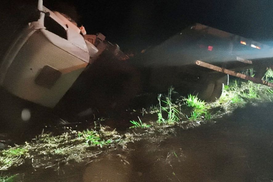Idoso perde controle de caminhão e morre na BR-158