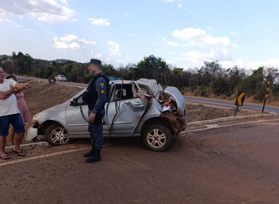 Homem morre após ser lançado para fora de carro durante capotamento na BR-158, em Confresa