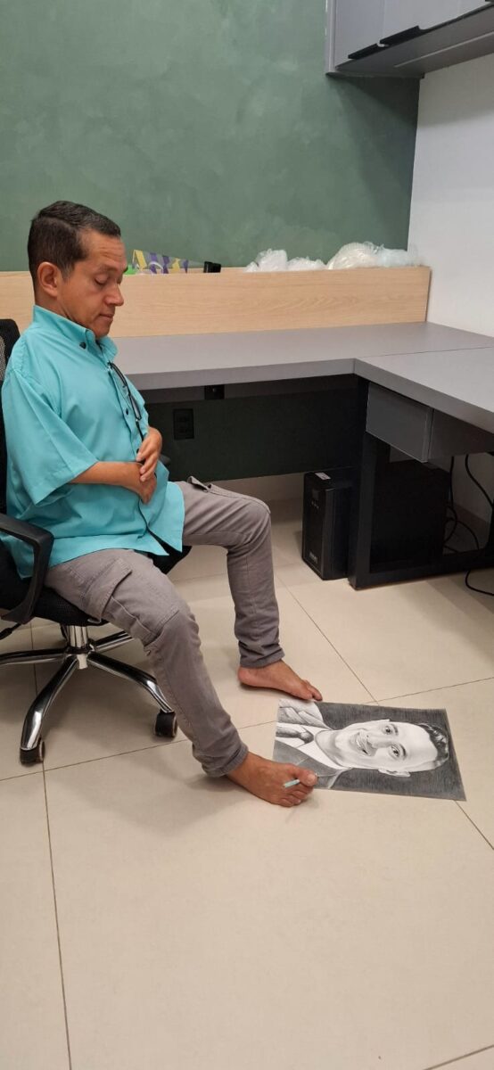 Ricardo Galvão valoriza talento do artista Dupé em reforma do Palácio Araguaia em Aragarças