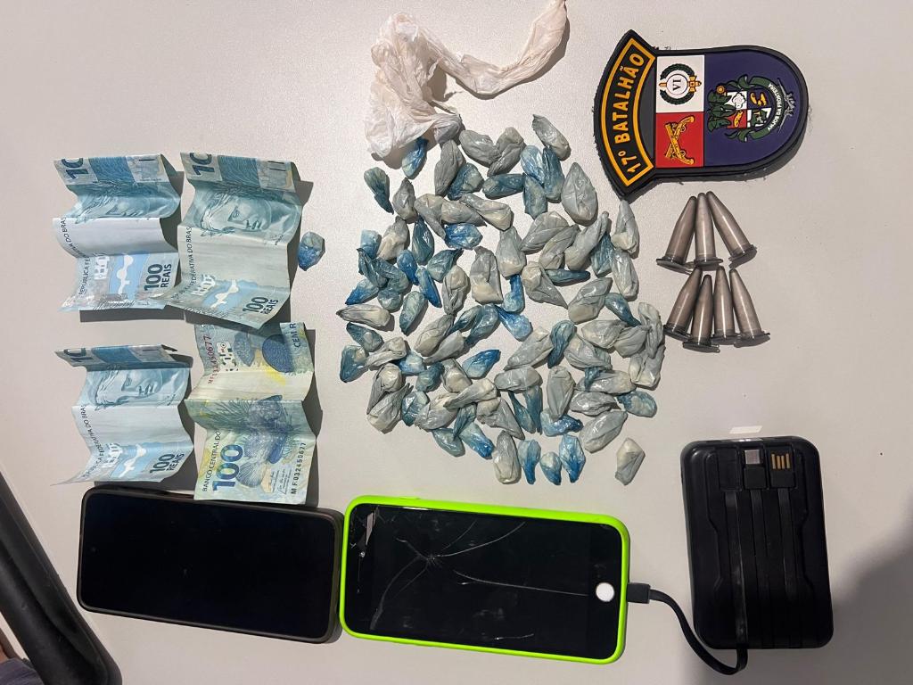 Polícia Militar conduz cinco faccionados e apreende 95 porções de drogas em Indiavaí -
