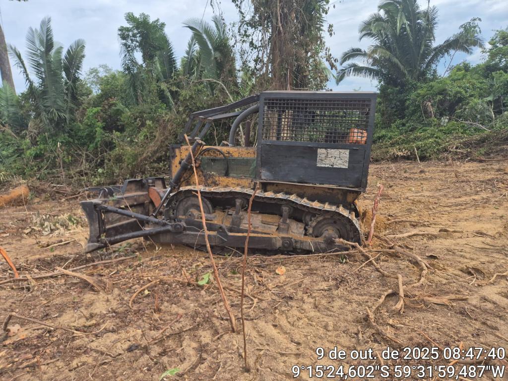 Batalhão Ambiental da PM intercepta área de desmatamento e apreende trator em Colniza -