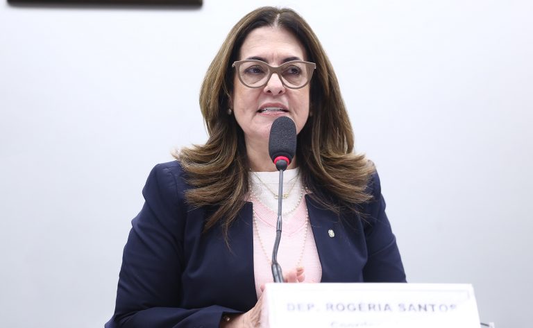 Audiência Pública - Influenciador mirim trabalho infantil digital. Dep. Rogéria Santos (REPUBLICANOS - BA)