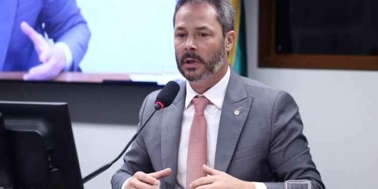 A problemática estética e operacional dos cabos de energia, telefonia, tv e internet. Dep. Saulo Pedroso (PSD - SP)