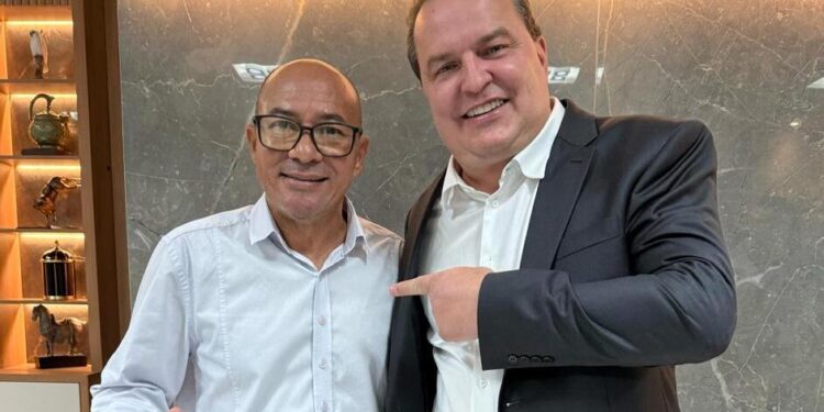 Max Russi e Armando Brito parabenizam servidores públicos de Barra e desejam boas festas