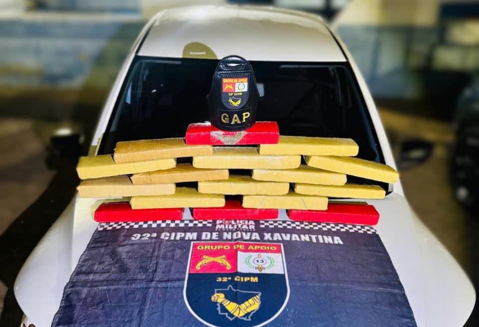 PM prende casal de faccionados e apreende 18 quilos de maconha após perseguição -