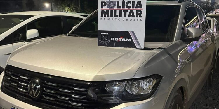 Rotam prende primos, recupera veículo furtado e apreende arma de fogo e munições -
