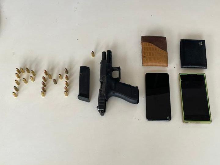 Polícia Militar prende dupla e apreende pistola e munições em Conquista d’Oeste -