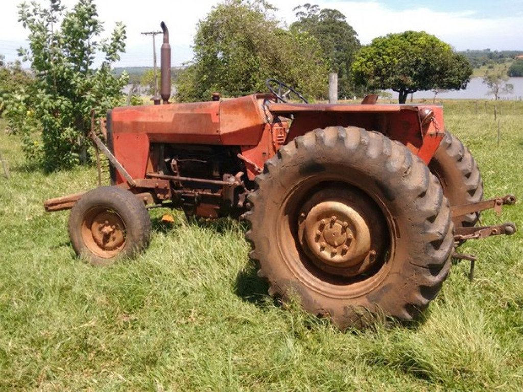 Homem cai de trator, é atropelado e morre em fazenda na MT-100