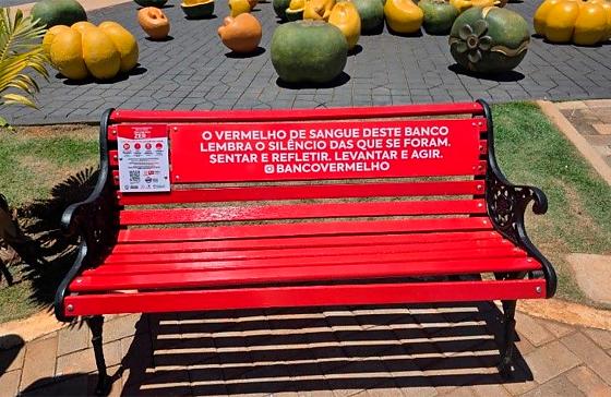 VÍDEO – Bancos Vermelhos são inaugurados em Barra do Garças e Pontal do Araguaia como símbolo de combate ao feminicídio