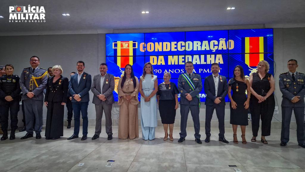 120 autoridades civis e militares são homenageadas com a medalha 190 Anos da Polícia Militar -
