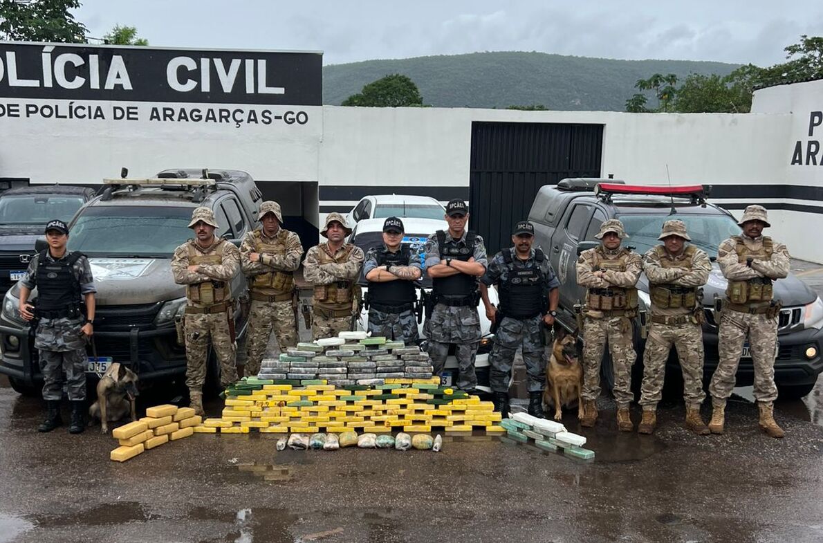 Dupla morre em troca de tiros com o COD em Aragarças; carro levava cerca de 150 kg de drogas