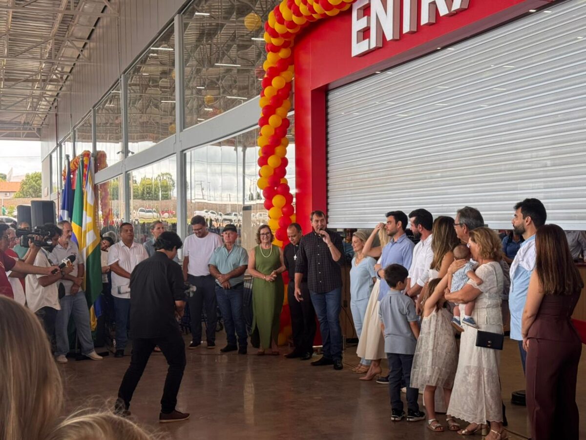 “O progresso da região está em Canarana”, afirma prefeito Vilson durante inauguração do Supermercado Nilo