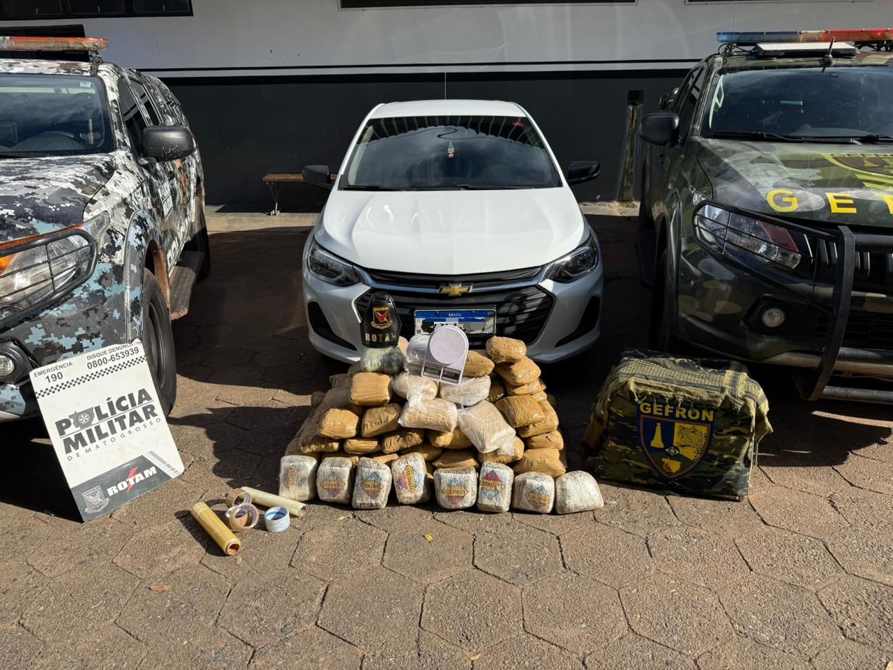 Rotam e Gefron apreendem 117 quilos de entorpecentes e recuperam carro furtado em Várzea Grande