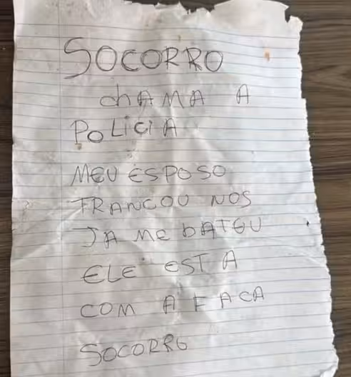 Mulher é resgatada com 2 crianças após pedir socorro por bilhete em MT: ‘meu esposo nos trancou’