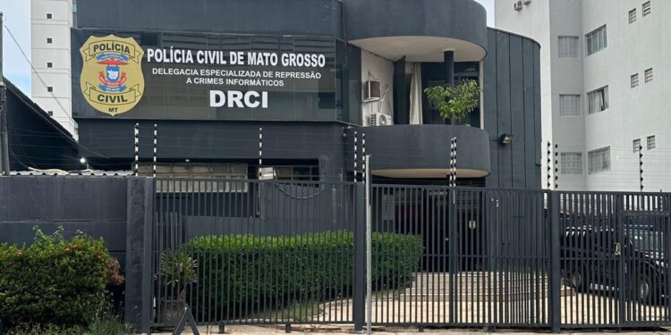Polícia Civil prende jovem por difundir ideologias neonazistas e racistas nas redes sociais