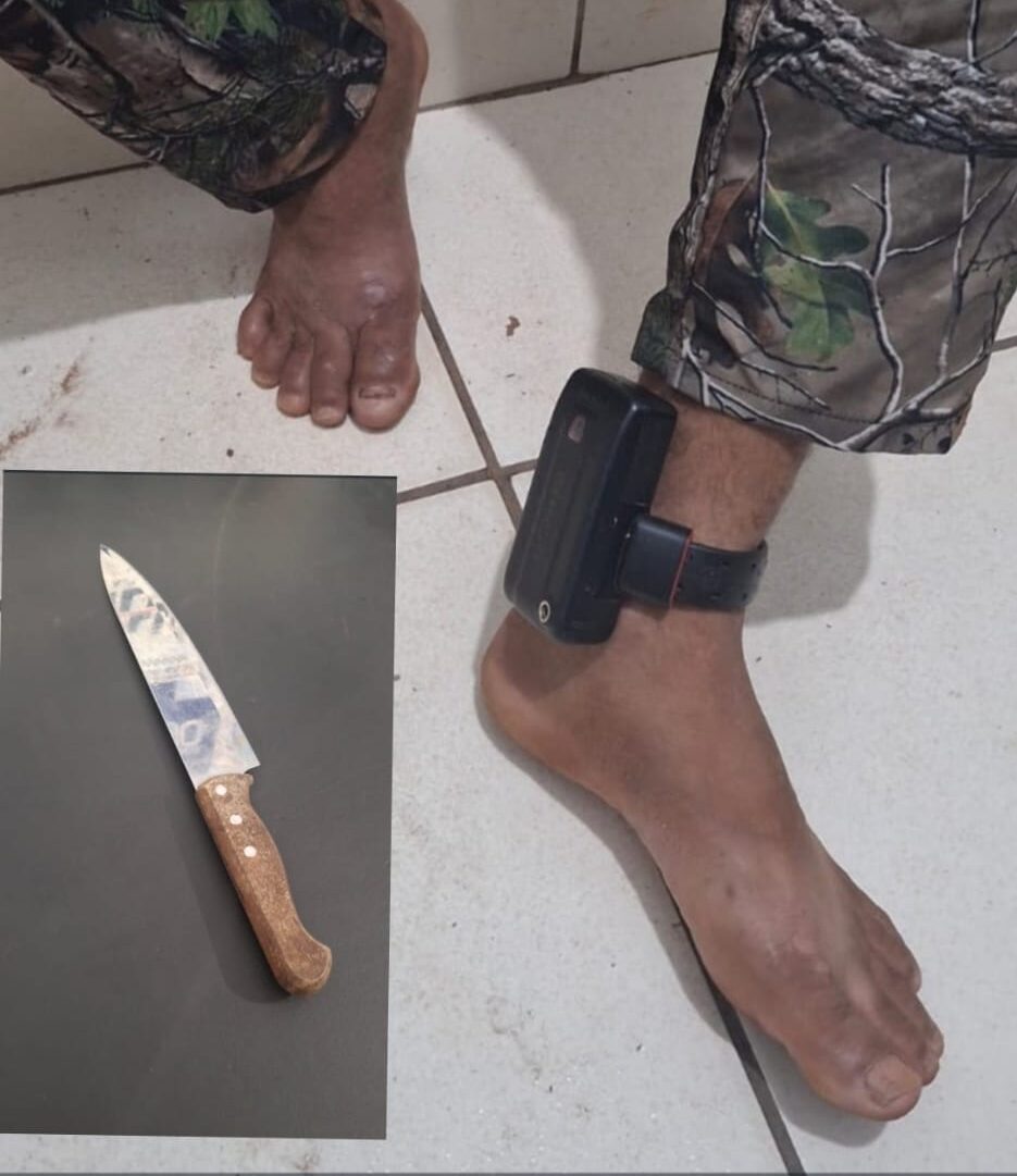 Homem com tornozeleira eletrônica invade casa da ex, ameaça filha de 3 anos com faca e acaba preso em Barra do Garças