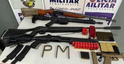 Homem denuncia patrão por agressões e ameaças; estoque de armas é apreendido