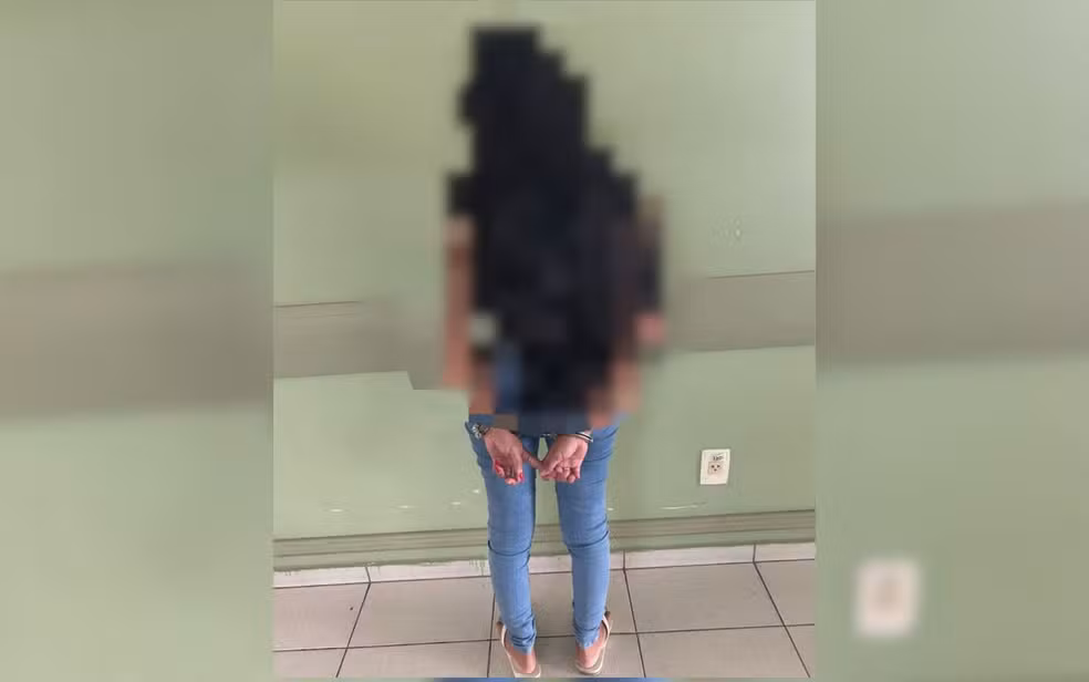 Mãe é presa suspeita de maus-tratos contra filho de 8 anos que recebia apenas uma refeição por dia