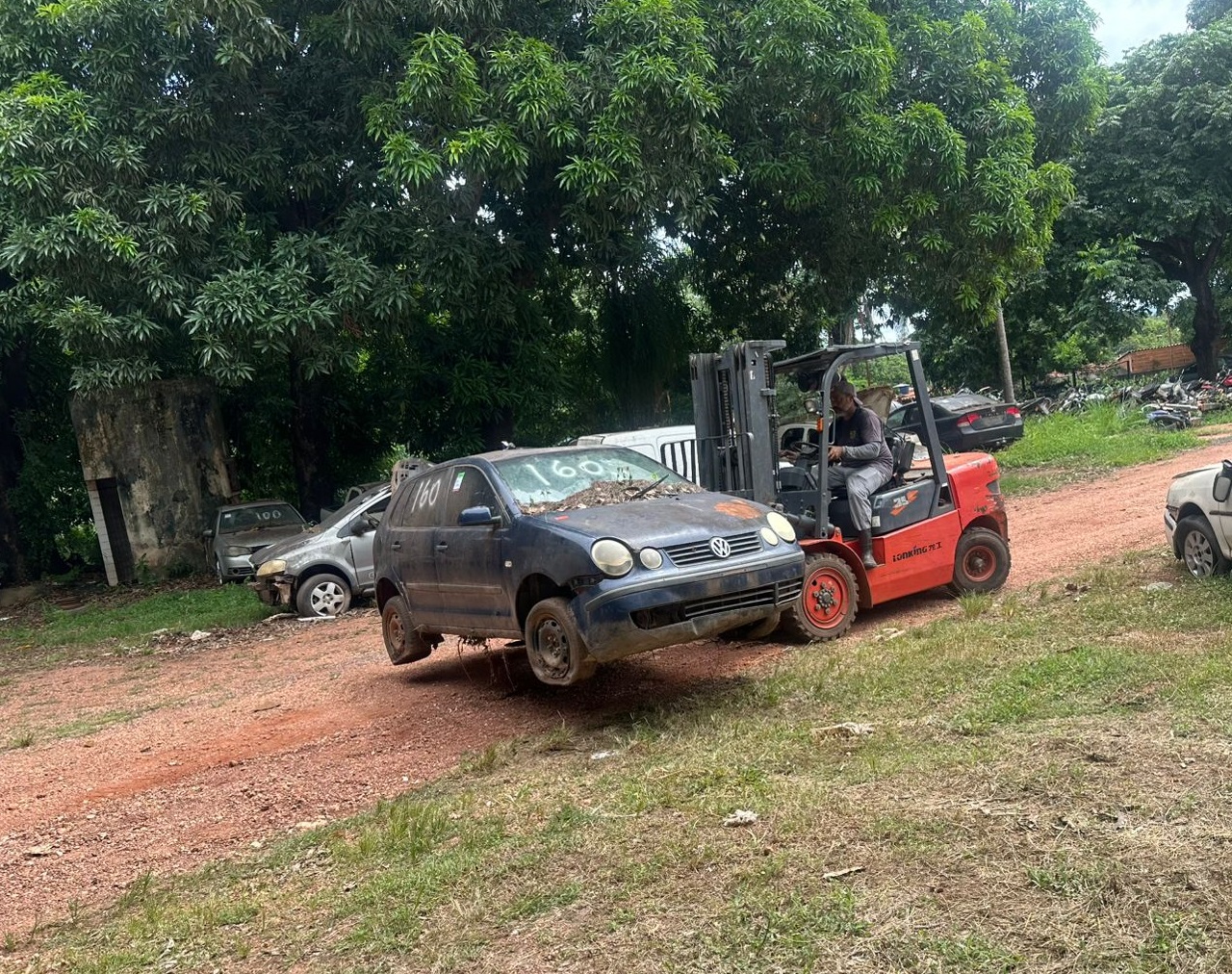Primeiro leilão de veículos sucatas da Polícia Civil arrecada aproximadamente R$ 673 mil