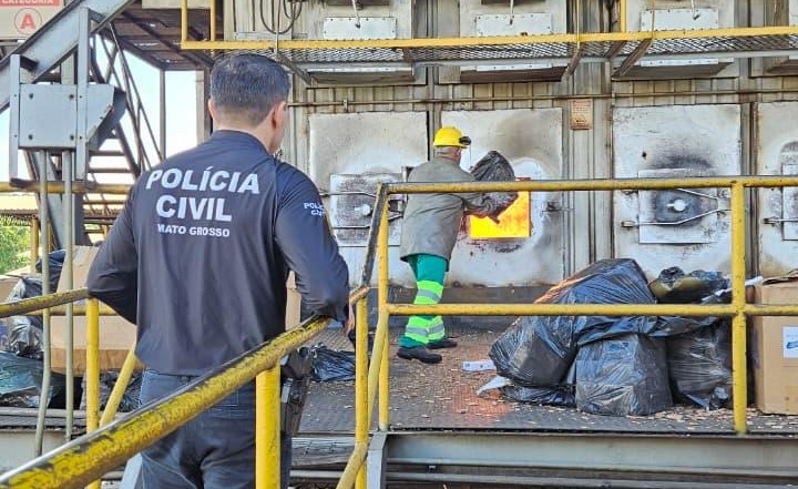 Polícia Civil realiza incineração de drogas apreendidas em Alto Araguaia