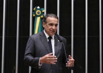 Homenagem ao bicentenário de relações diplomáticas entre o Brasil e a Santa Sé. Dep. Hugo Leal (PSD - RJ)