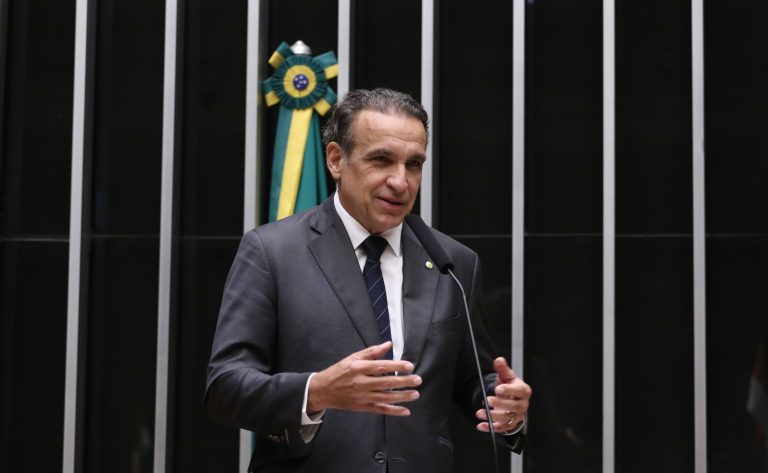 Homenagem ao bicentenário de relações diplomáticas entre o Brasil e a Santa Sé. Dep. Hugo Leal (PSD - RJ)