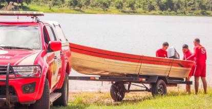 Corpo em decomposição é encontrado com pés e mãos amarrados dentro de rio