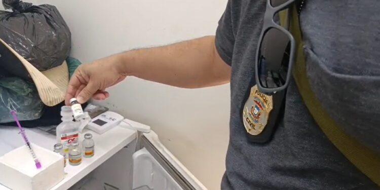 Polícia Civil prende enfermeira por exercício ilegal da medicina e comercialização de medicamentos irregulares